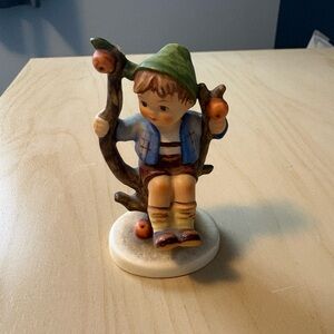 Vintage Hummel figurine